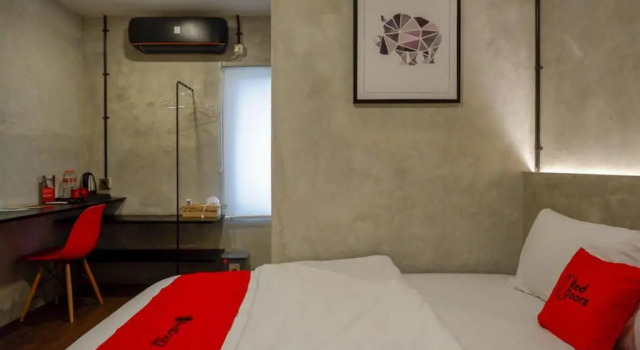 Suite RedDoorz Plus near Kawasan Sam Poo Kong Semarang