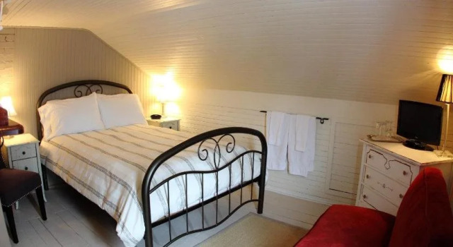 La Grange aux Hiboux Gîte et Restaurant B&B, Réserver Chambre d'hôtes La Baie Saguenay Region