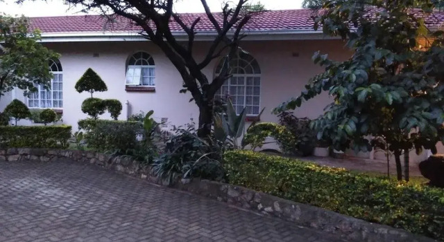 Lynns Guest House, Забронировать Гостевой дом Булавайо Зимбабве