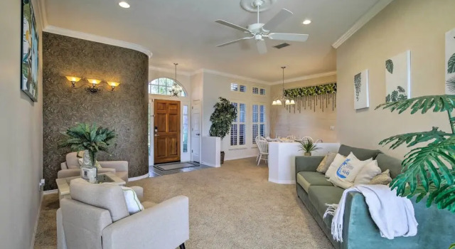 Bright & Sunny Riverview Oasis w/ Pool & Pond, Reserva ahora Casa o chalet Riverview 