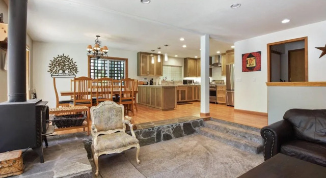 Walkers Retreat, Забронировать Отель Траки Скво-Вэлли, рядом с Горнолыжный курорт Tahoe Donner Downhill