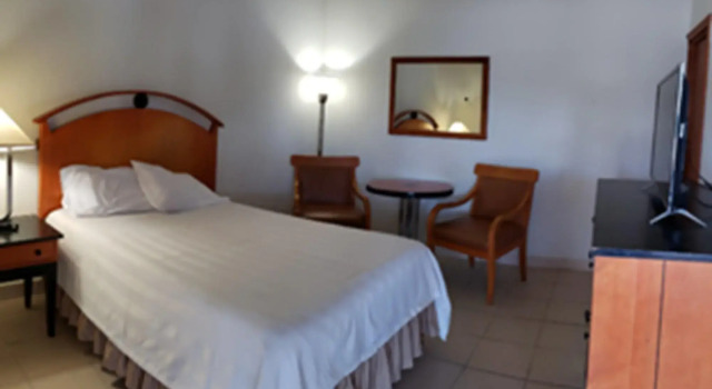 Hotel Contry, Забронировать Отель Отели Линареса с парковкой, Парковка