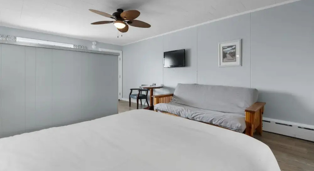 Четырёхместный номер Standard с балконом Echo Motel