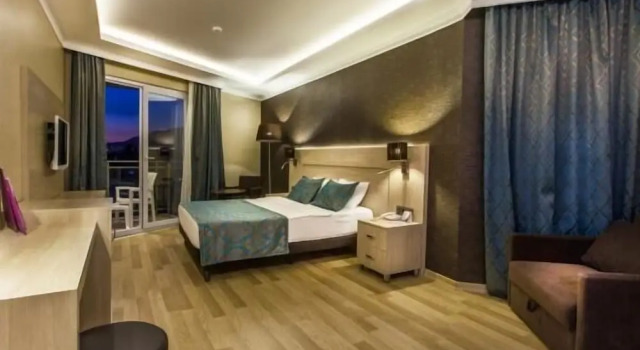Люкс с балконом и с видом на море Parador Beach Hotel All Inclusive