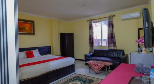 Люкс RedDoorz near Citraland Waterpark Kendari