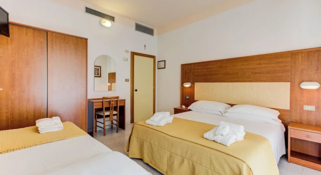 Трёхместный номер Comfort Hotel Vela dOro