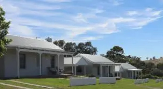 Wagga Wagga Country Cottages, Забронировать Отель Уогга-Уогга 