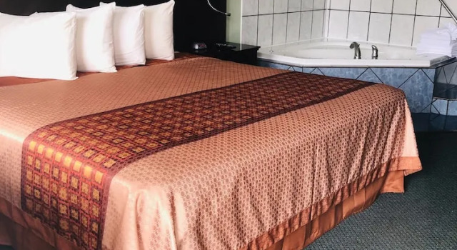 Двухместный люкс Perth Plaza Inn & Suites