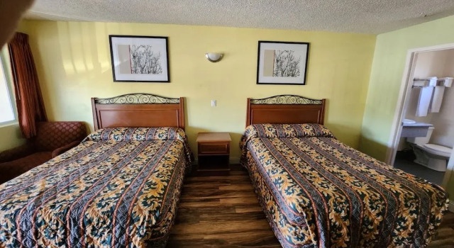 Четырёхместный номер Standard Vince's Motel Inc.