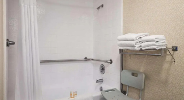Номер Standard Days Inn by Wyndham Gilroy