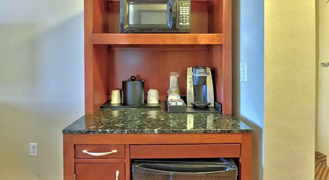Четырёхместный номер Premium Hilton Garden Inn Las Cruces