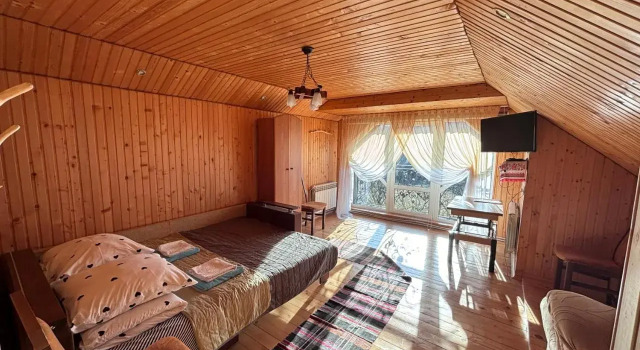 Guest house Gostynna Rodyna, Varaa Matkakoti Izki 