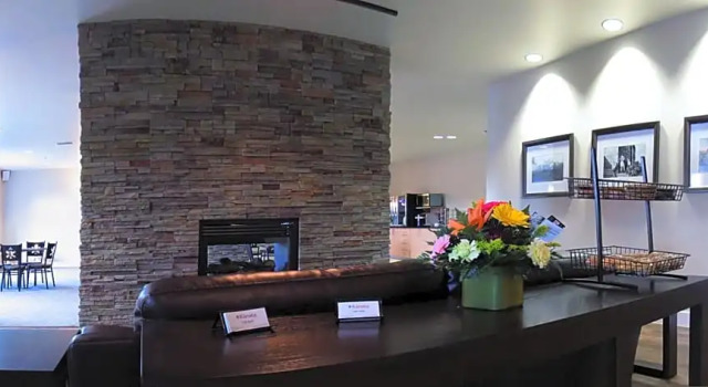 The Kanata by BCMInns Whitecourt, Rezerwuj Hotel Whitecourt Alberta