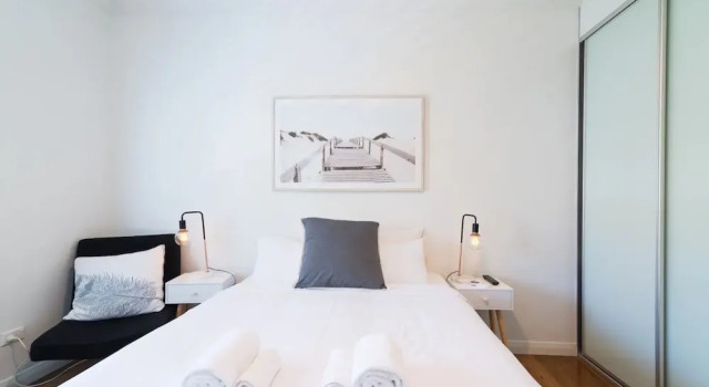 Sleek Contemporary Bondi Beachside Apartment