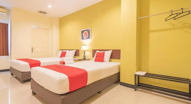 Семейный номер Standard RedDoorz at H Agus Salim Street Pontianak