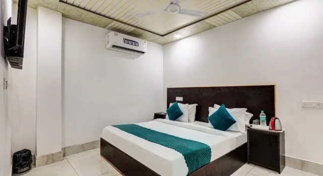 Номер Deluxe Mauryan Signature hotel Devli Khanpur