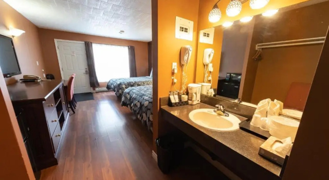 Четырёхместный люкс Villager Lodge Niagara Falls