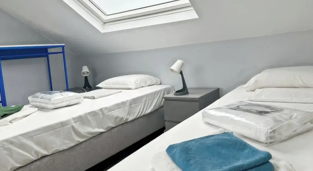 Charming Entire Duplex Apartment for 5 in Saint-gilles,, Prenota Appartamento Hotel a Flanders con parcheggio, Parcheggio