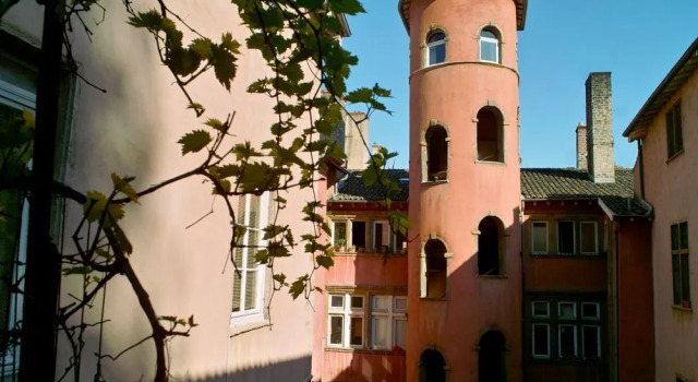 Chambres dhôtes Artelit, Забронировать Отель Отели Лиона с парковкой, рядом с Cinema and Miniature Museum, Парковка