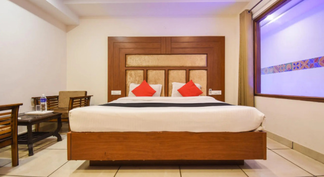 Capital O 69427 Hotel Golden Palm, Rezerwuj Hotel Panchkula Delhi