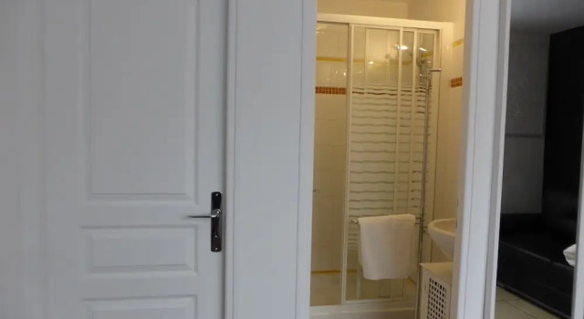 Une chambre a Neuilly