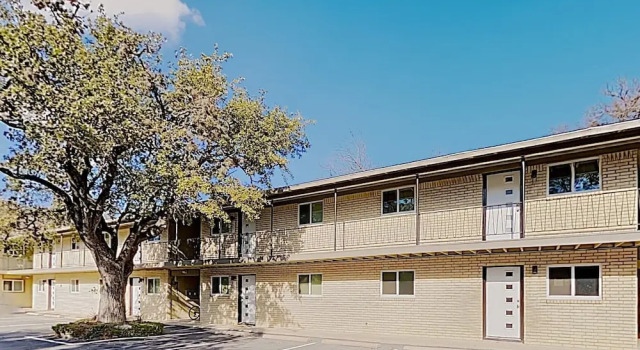 New Listing! Travis Heights Haven Near Trendy Soco 2 Bedroom Condo, Забронировать Дом для отпуска Коттеджи Остина, рядом с Концертный комплекс "Палмер", Коттедж