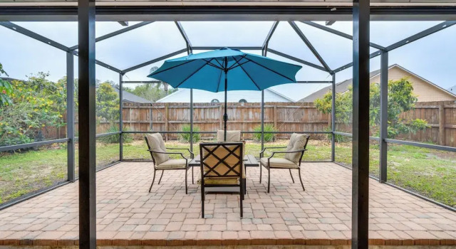 Коттедж Lovely Florida Retreat w/ Lanai: 5 Mi to Riverwalk