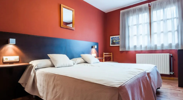 Трёхместный номер Standard Hotel Esquirol