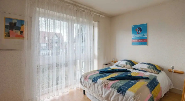Charm 2 Rooms With Parking in Heart of Deauville, Забронировать Апартаменты/квартира Отели Довиль с парковкой, рядом с Железнодорожный вокзал Трувиль-Довиль, Парковка