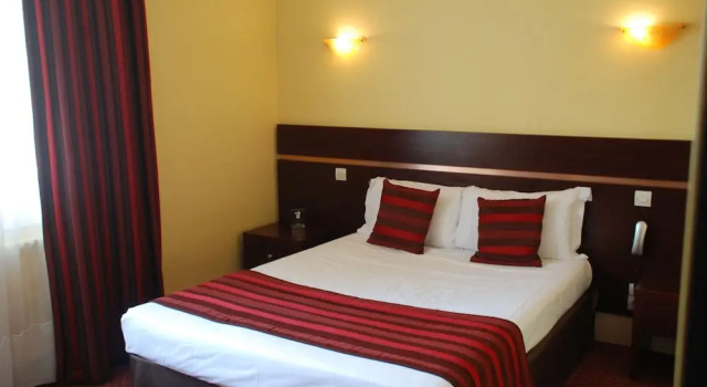 Двухместный номер Comfort Hôtel Cathédrale, Lisieux