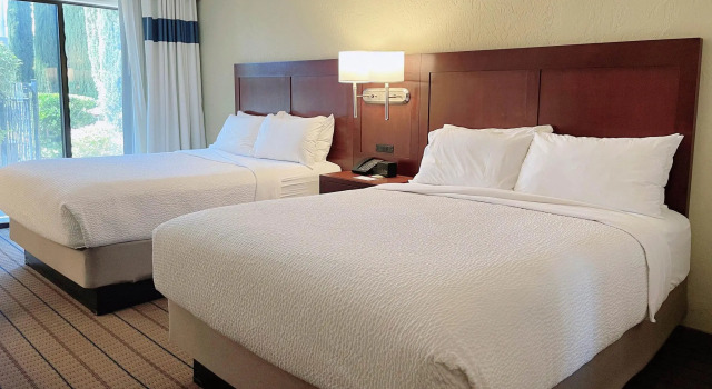 Четырёхместный номер Deluxe Marin Hilltop Hotel