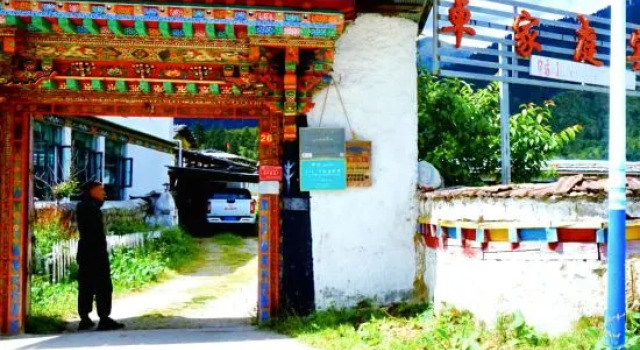 Nyingchi Lulangzhuo Family Hotel, Varaa Hotelli Nyingchi Tiibet