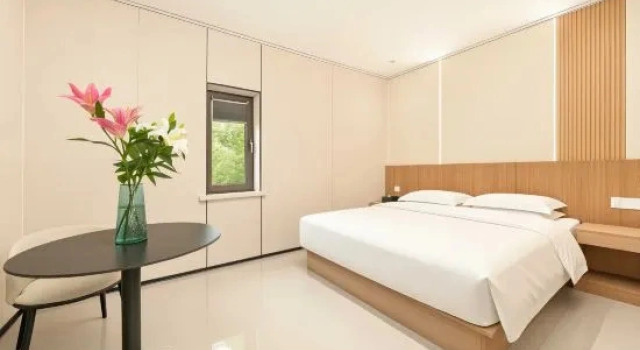 Четырёхместный люкс с 2 комнатами Linxi Linxi Town Chengbei Homestay (Linxi County Government)