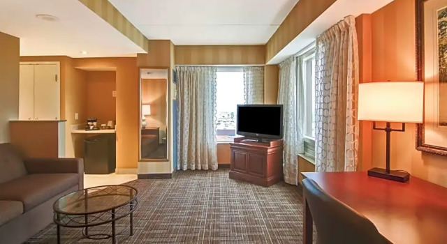 Люкс View of American Falls с 2 комнатами DoubleTree Fallsview Resort & Spa by Hilton - Niagara Falls