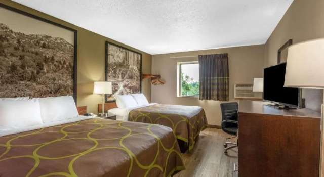 Suite Super 8 by Wyndham Abingdon VA