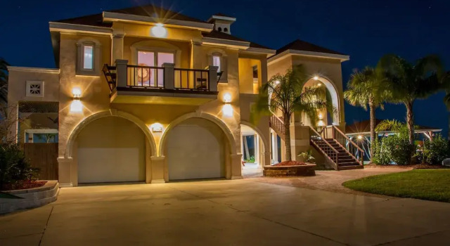 Crystal Beach Villa 5 Bedroom Home, Book Villa Crystal Beach Houston