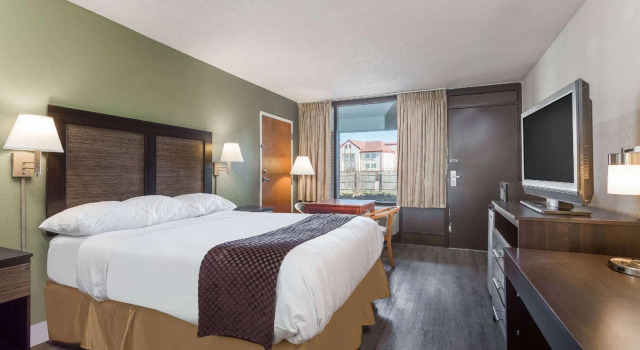 Двухместный номер Standard Days Inn & Suites by Wyndham Rocky Mount Golden East