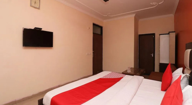 OYO 35663 Mayank Palace
