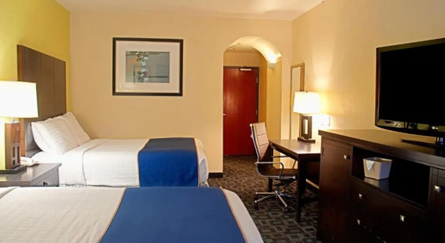 Четырёхместный номер Standard Super 8 by Wyndham Irving/DFW Apt/North