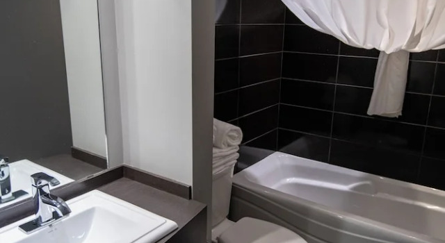 Четырёхместный номер Standard Motel Fraser