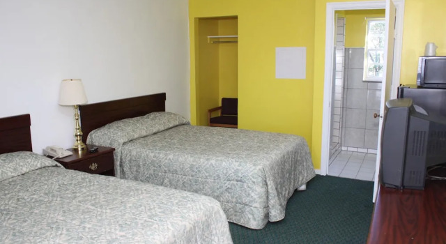 Четырёхместный номер Standard Kenwood Motel