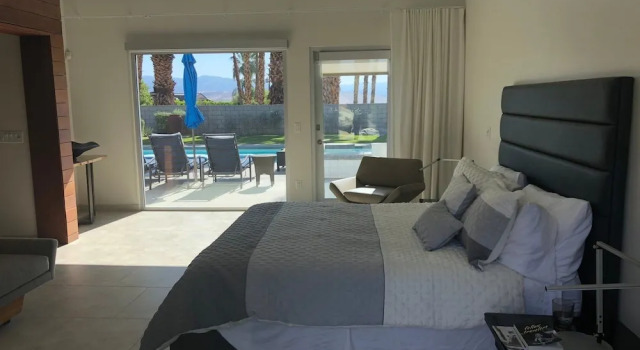 Villa Annika - Beautiful Villa with Large Pool and Spa, Забронировать Вилла Виллы Палм-Спрингса, рядом с Palm Springs Square Shopping Center, Вилла