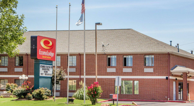 Econo Lodge Inn & Suites Tulsa, Book Motel Tulsa Oklahoma