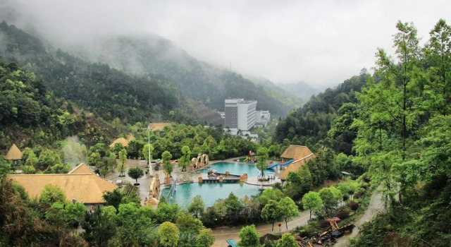 Xinfeng Utop Spring Primeval Forest Resorts, Rezerwuj Hotel Hotele w Shaoguan z parkingiem, Parking