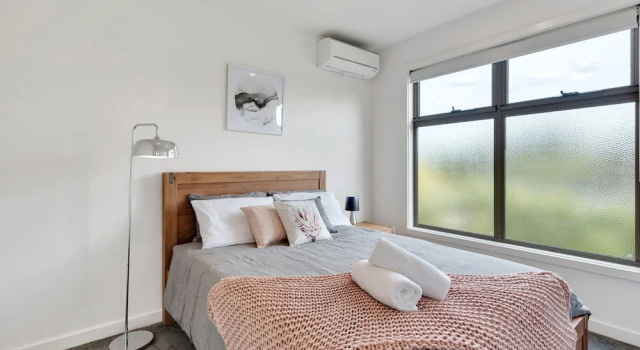 Melbourne 3 Bedrooms Family House by KozyGuru