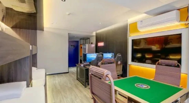 Кровать в общем номере Yuhao Hotel