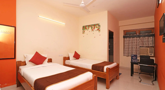 OYO  Collection O 80886 Hotel Sun City, Забронировать Отель Отели Гувахати с парковкой, рядом с Assam State Museum, Парковка