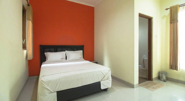 RedDoorz near Masjid Agung Surabaya