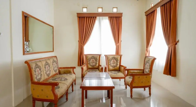 RedDoorz near Stadion 45 Karanganyar, Boek Hotel Karanganyar Central Java