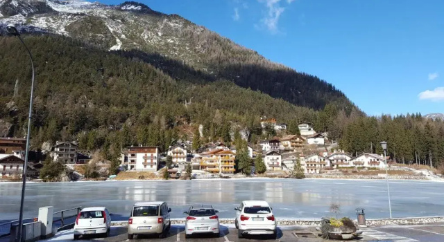 Dolomites Seasons, Забронировать Отель Аллеге Чиветта, рядом с Гондольный подъёмник Аллеге-Пьяни ди Пецце (нижняя станция)